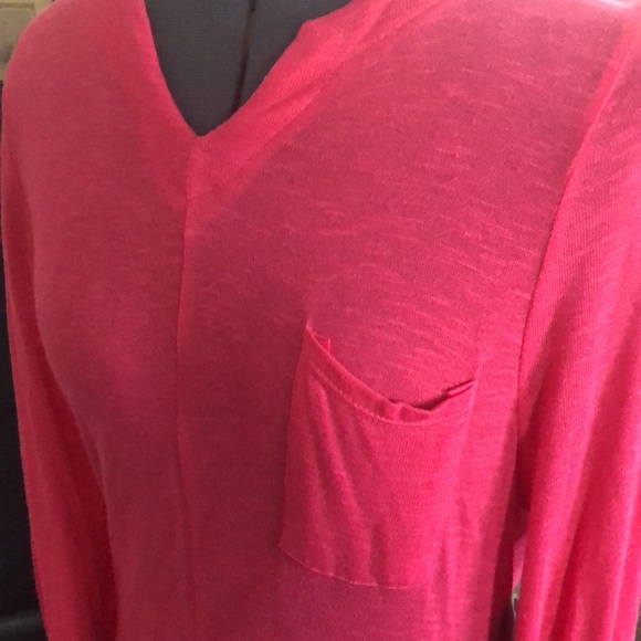 Long sleeve lightweight pullover top with front pocket and V front notch - Picture 3 of 6